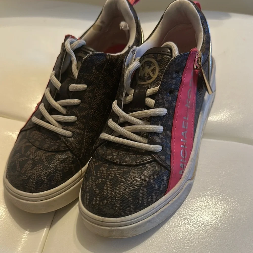 🎀 Michael Kors Girls Red and Brown Sneakers Size 11